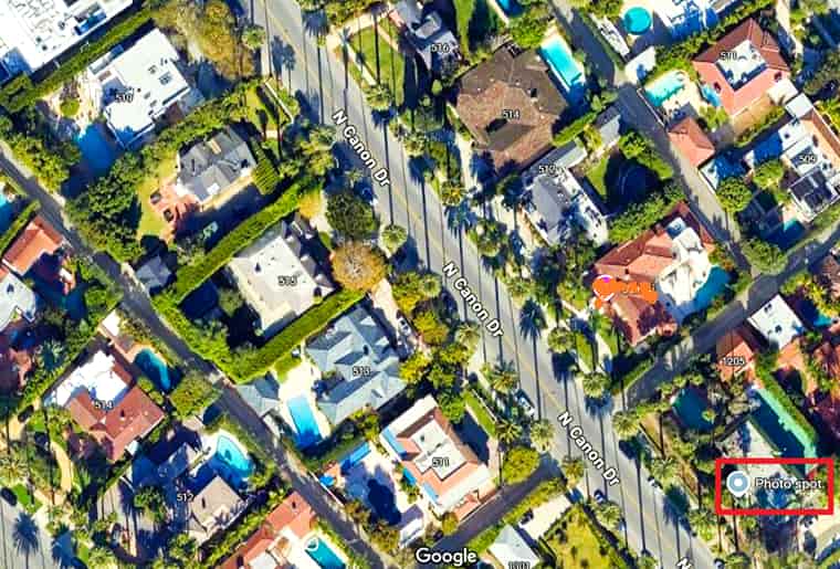 Overhead view of North Canon Drive in Beverly Hills with an ideal Palm photographic spot. Overhead view of North Canon Drive in Beverly Hills with an ideal Palm photographic spot.